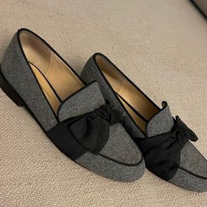 Bowed flat loafers